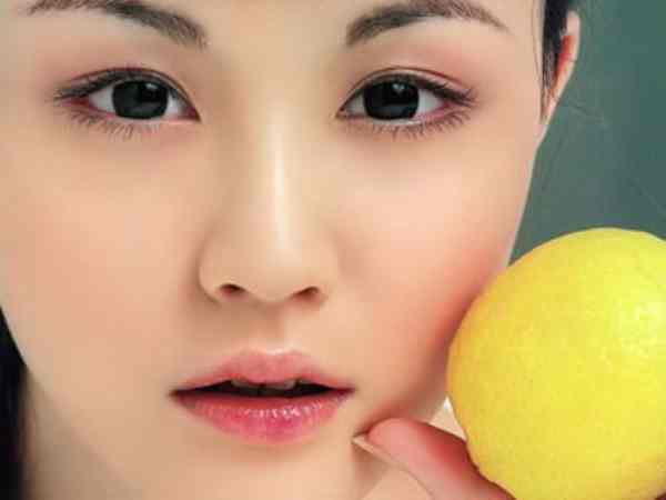 Nhân trung sâu, rõ nét – Vượng con cái, hậu vận giàu có
