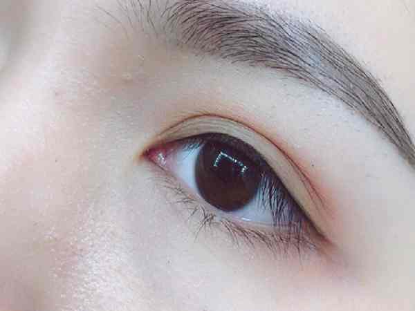 Dáng mắt có mí lót