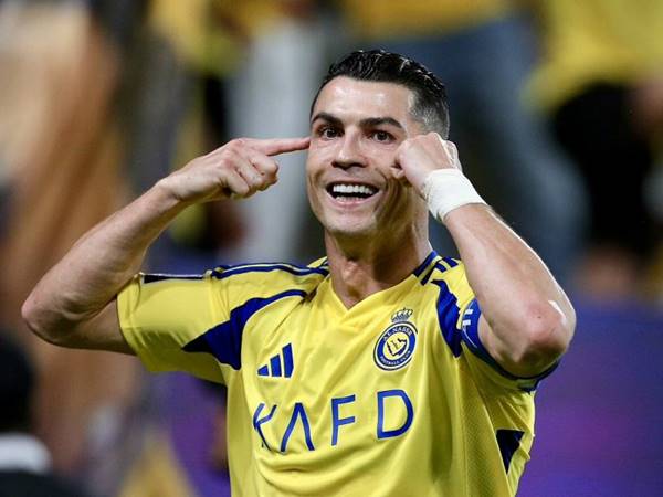 Tin bóng đá 11/2: Ronaldo quyết định tiếp tục gắn bó Al Nassr