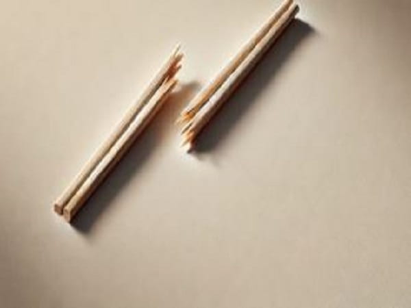 Hiện tượng đang ăn gãy đũa dưới góc nhìn khoa học