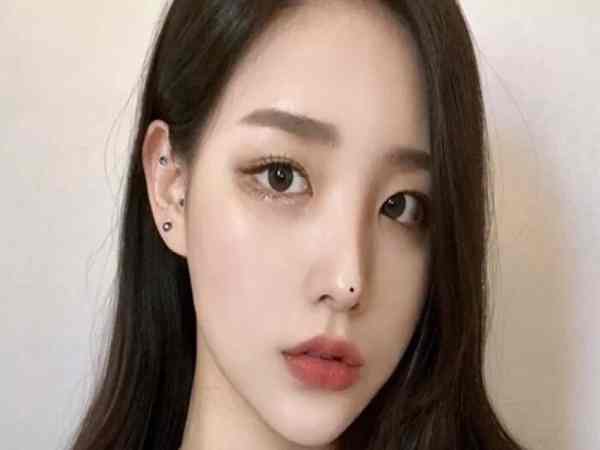 Nốt ruồi ở sống mũi là gì?