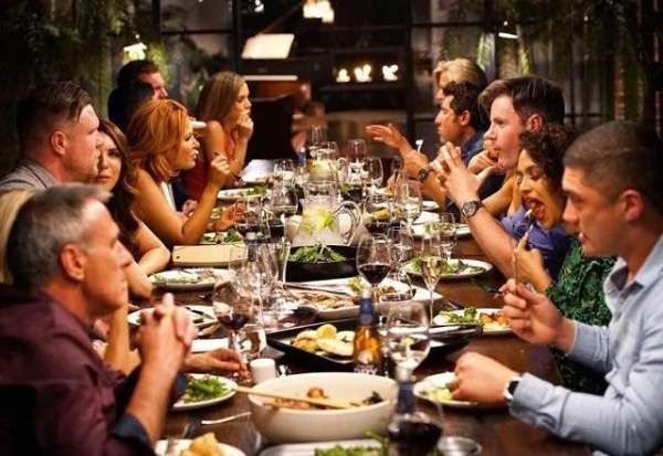 Nằm mơ thấy ăn tiệc là điềm gì, sắp có lộc lớn chăng?